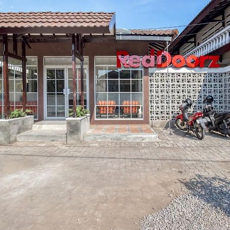 Reddoorz Near Malioboro Tugu Station Jogja 2 Hotel Yogyakarta Kültér fotó