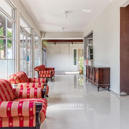 Reddoorz Near Malioboro Tugu Station Jogja 2 Hotel Yogyakarta Kültér fotó