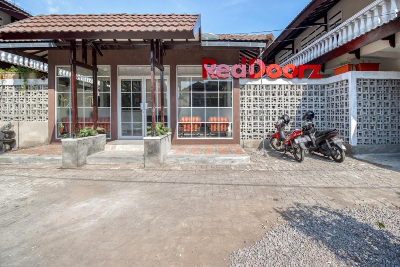 Reddoorz Near Malioboro Tugu Station Jogja 2 Hotel Yogyakarta Kültér fotó