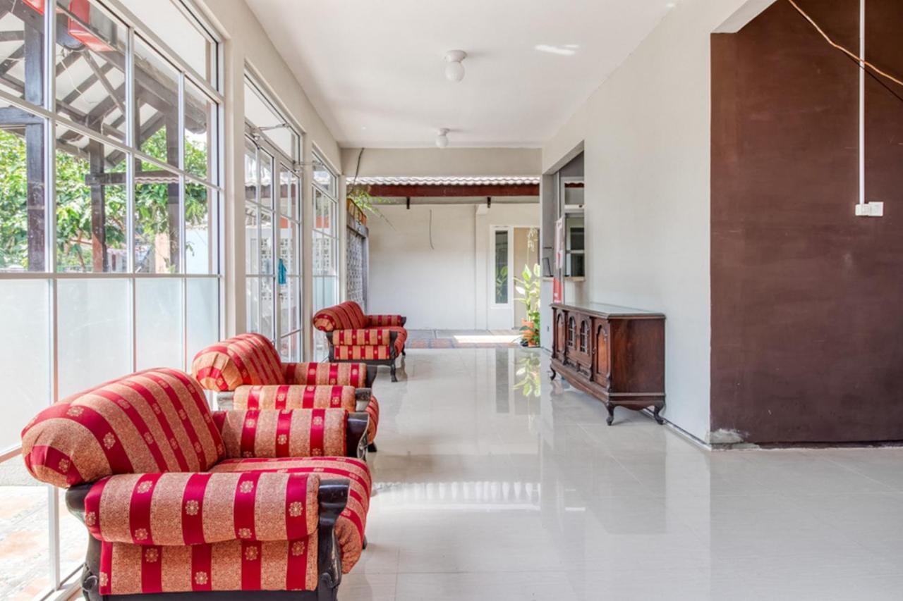 Reddoorz Near Malioboro Tugu Station Jogja 2 Hotel Yogyakarta Kültér fotó