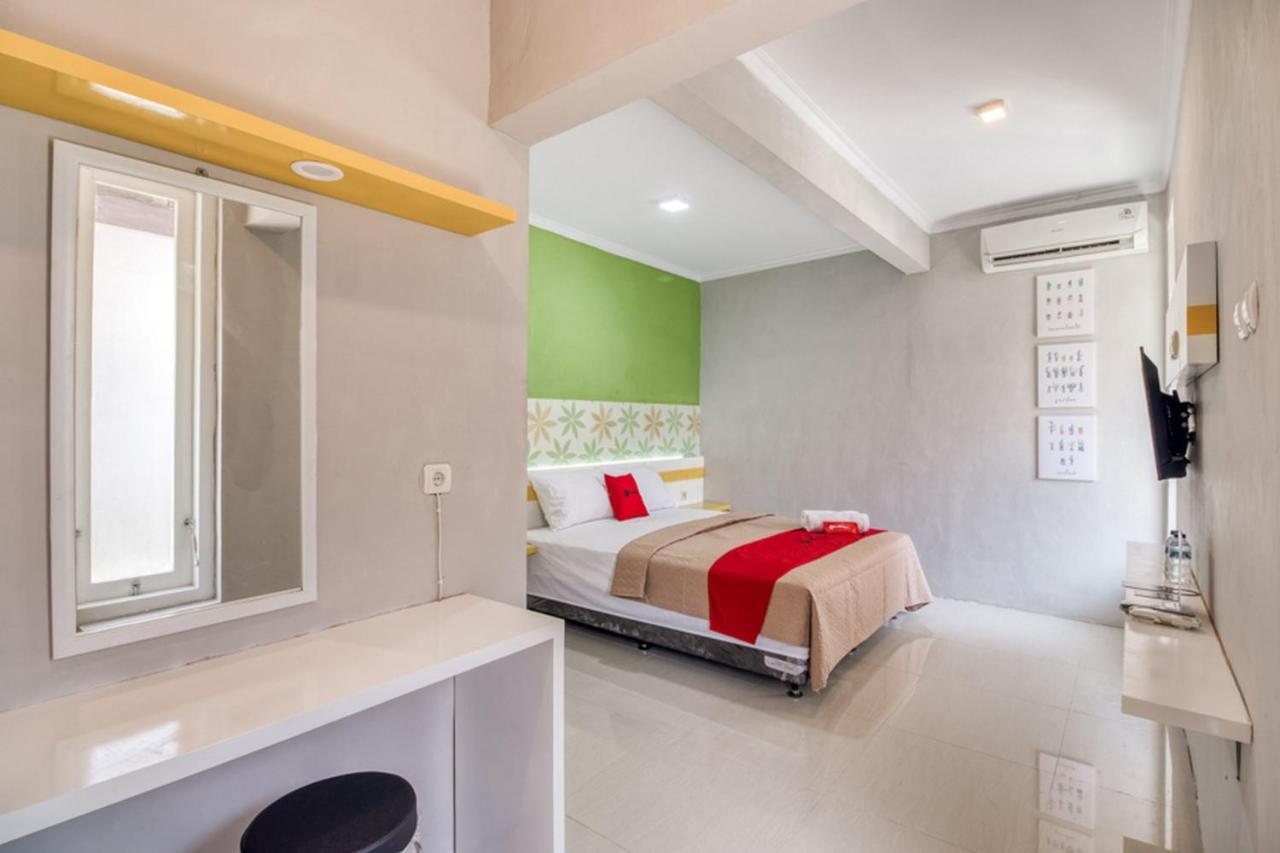 Reddoorz Near Malioboro Tugu Station Jogja 2 Hotel Yogyakarta Kültér fotó