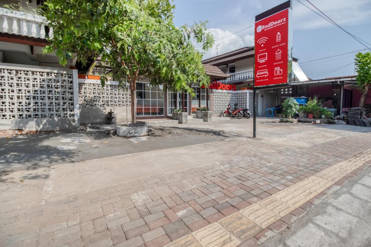 Reddoorz Near Malioboro Tugu Station Jogja 2 Hotel Yogyakarta Kültér fotó