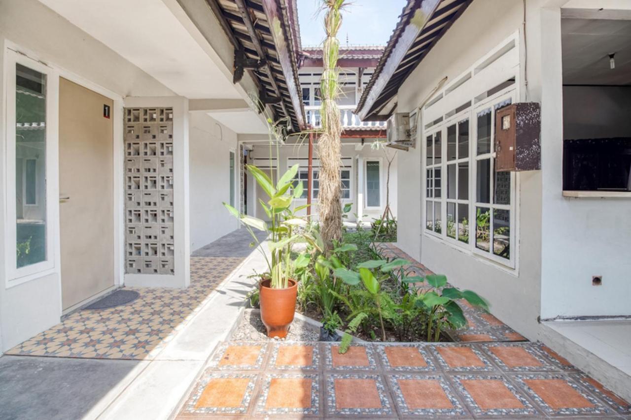 Reddoorz Near Malioboro Tugu Station Jogja 2 Hotel Yogyakarta Kültér fotó