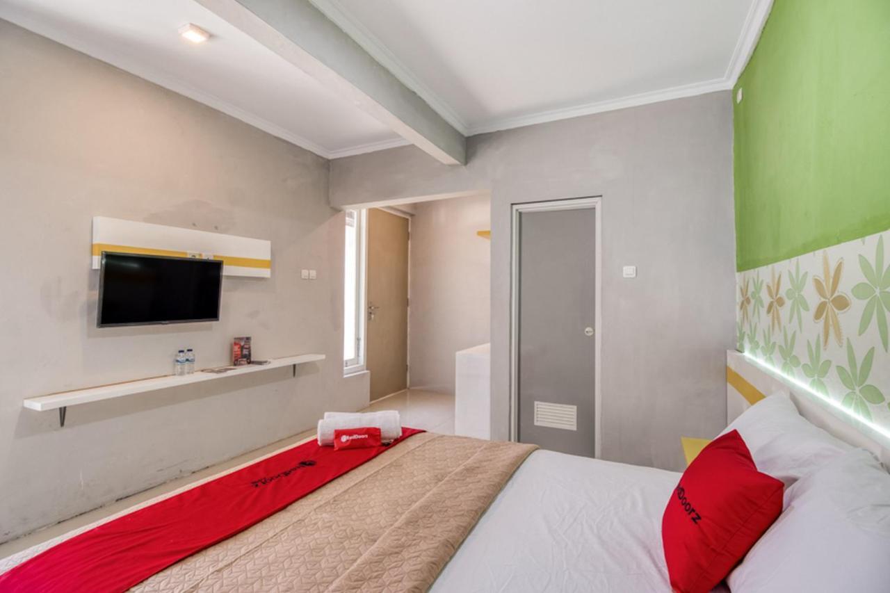 Reddoorz Near Malioboro Tugu Station Jogja 2 Hotel Yogyakarta Kültér fotó