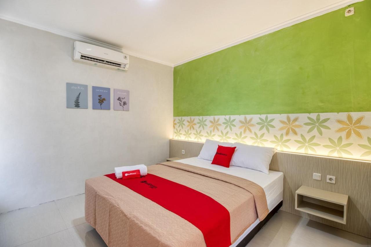 Reddoorz Near Malioboro Tugu Station Jogja 2 Hotel Yogyakarta Kültér fotó