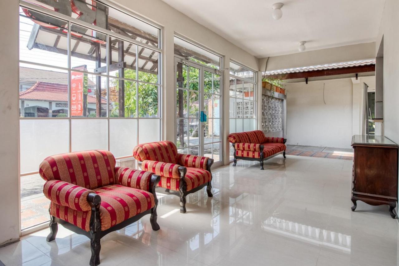 Reddoorz Near Malioboro Tugu Station Jogja 2 Hotel Yogyakarta Kültér fotó