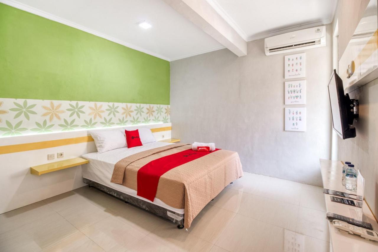 Reddoorz Near Malioboro Tugu Station Jogja 2 Hotel Yogyakarta Kültér fotó