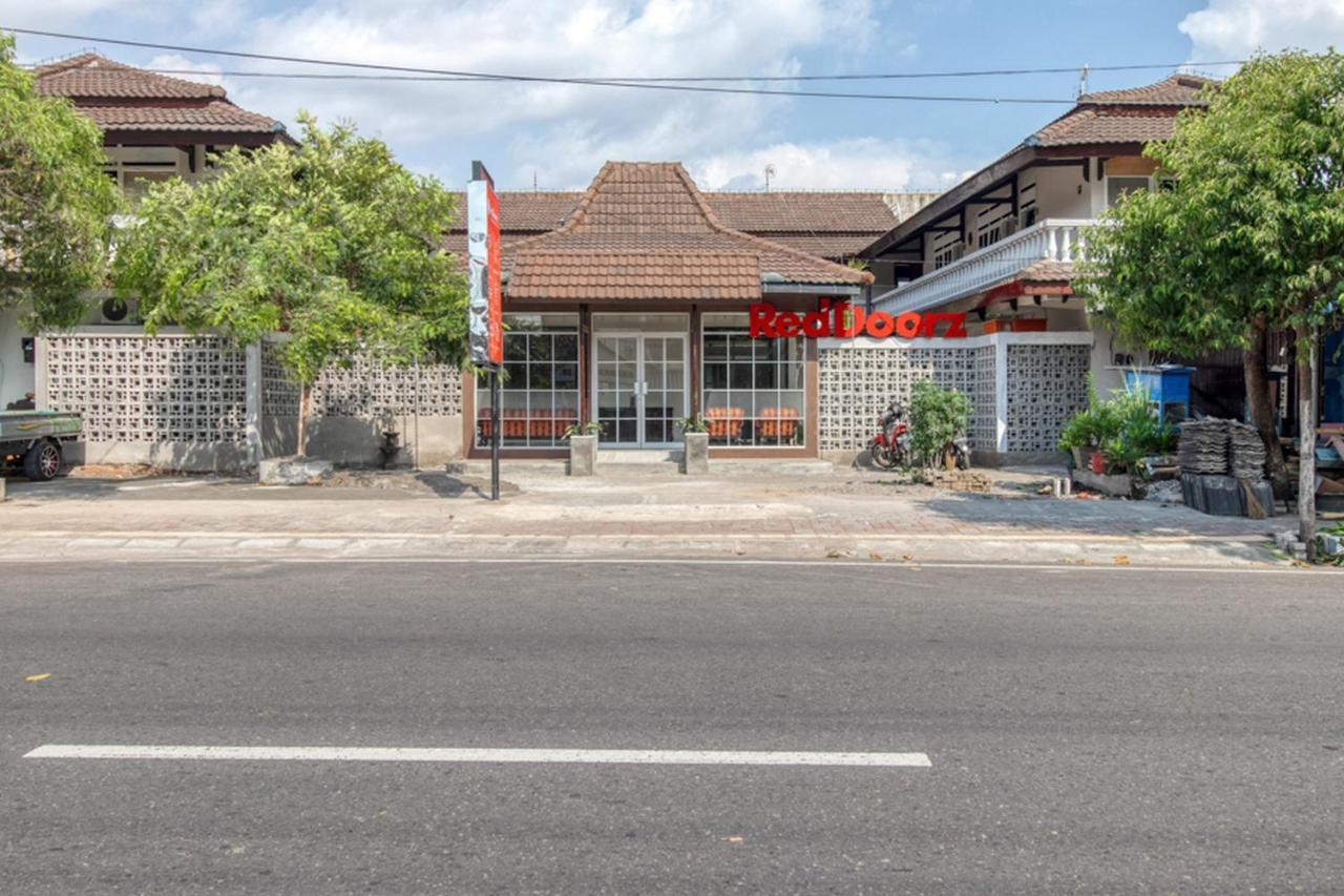 Reddoorz Near Malioboro Tugu Station Jogja 2 Hotel Yogyakarta Kültér fotó